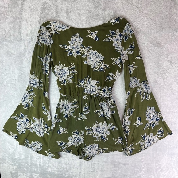 Abercrombie and Fitch Romper Small Green Floral Summer Bell Sleeves Spring Short - Picture 14 of 16